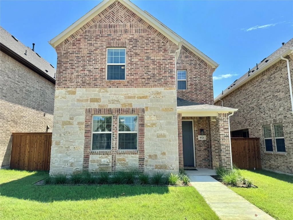 8725 Scottys Lake Lane, The Colony