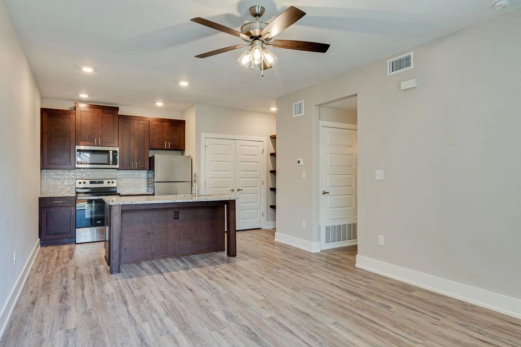 115 W Jones 201, Krum