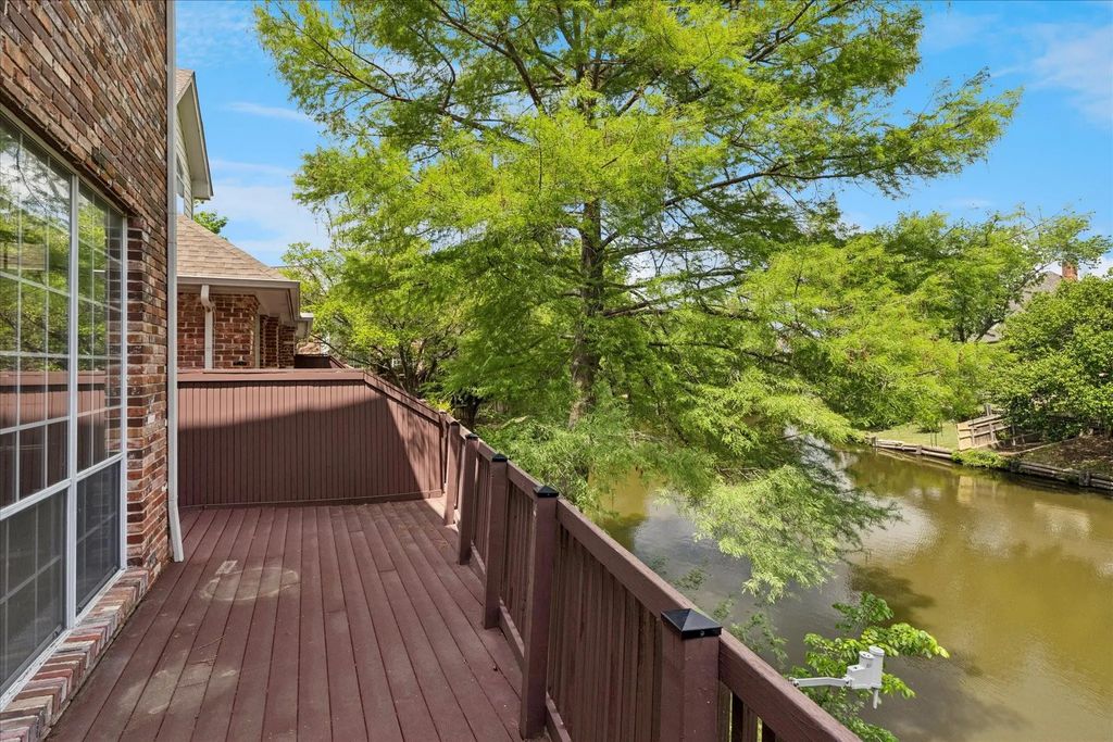 535 Lochngreen Trail, Arlington