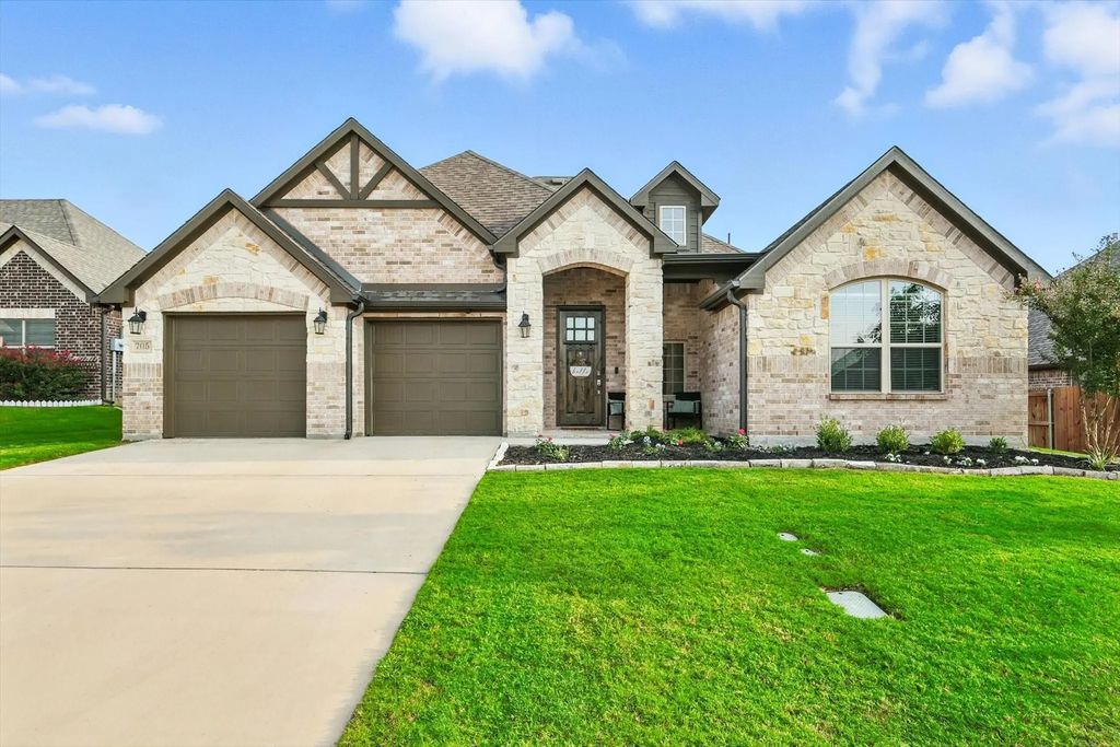 705 Chaparral Road, Sanger
