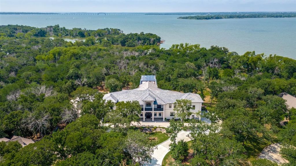 1230 Oak View Court, Oak Point
