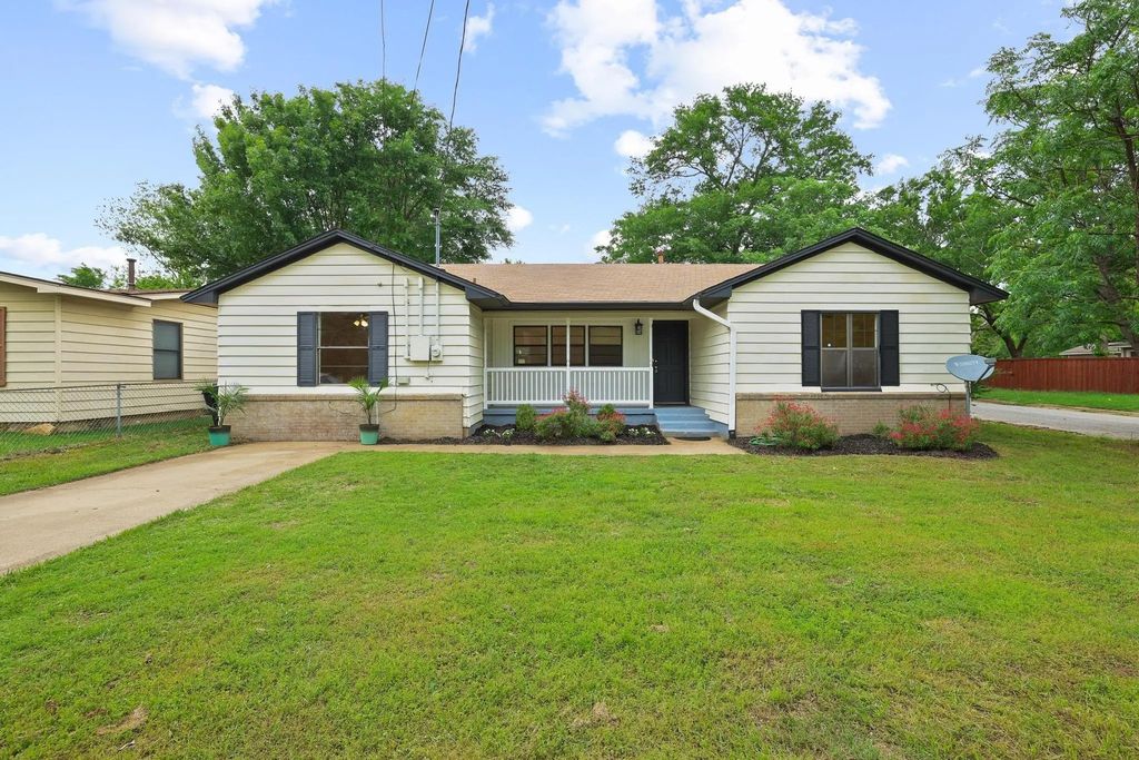 2401 Sunset Street, Denison