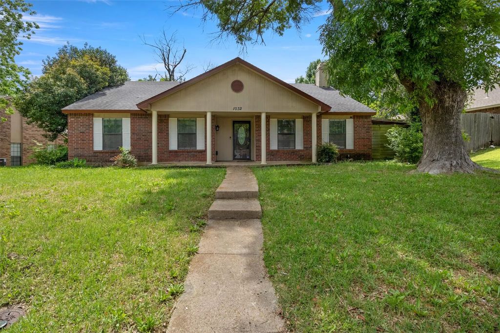 1032 Twin Falls Drive, DeSoto