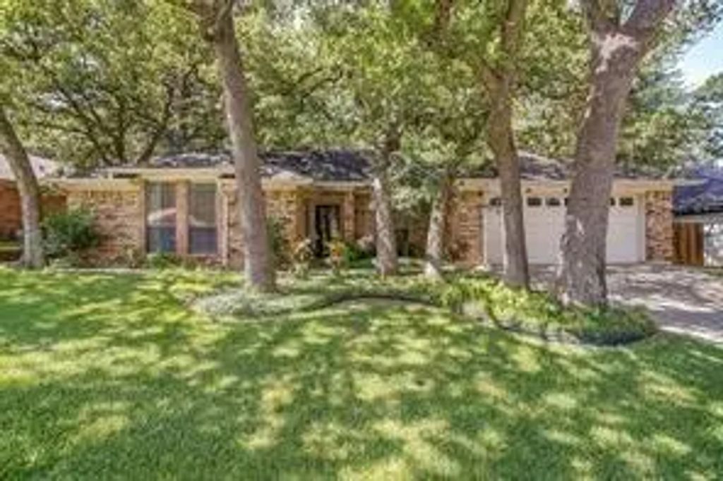 6749 Ridgewood Drive, North Richland Hills