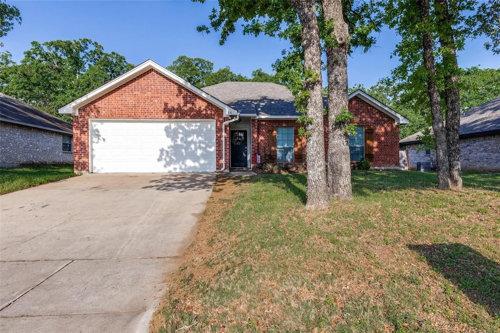 741 Oak Park Drive, Azle