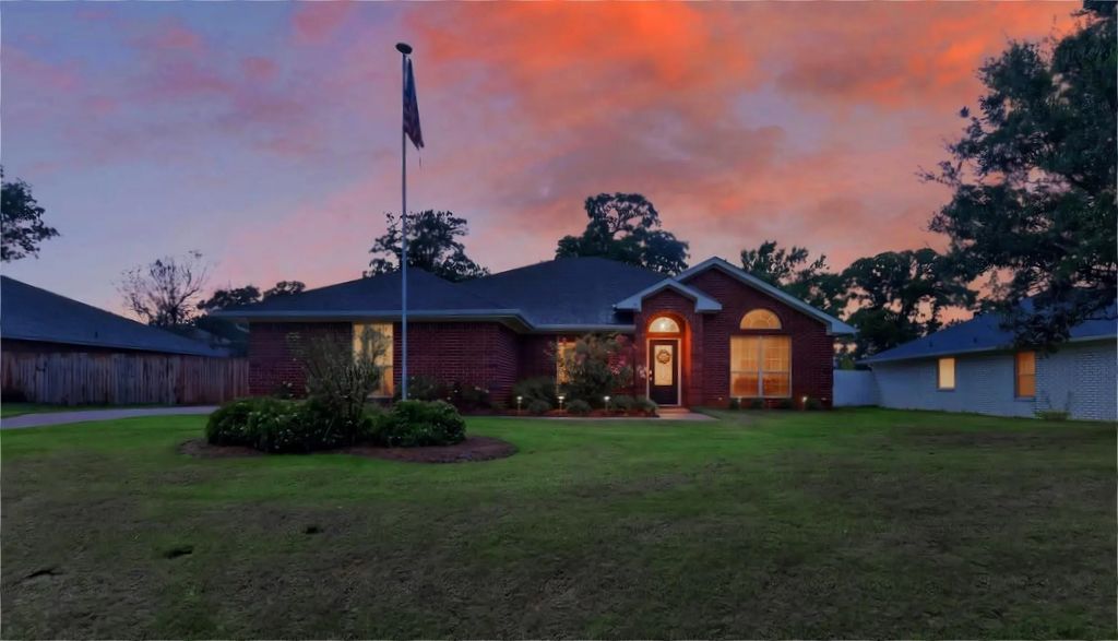514 Noah Lane, Lindale