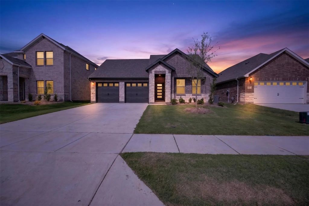 2700 Grand Canyon Street, Anna