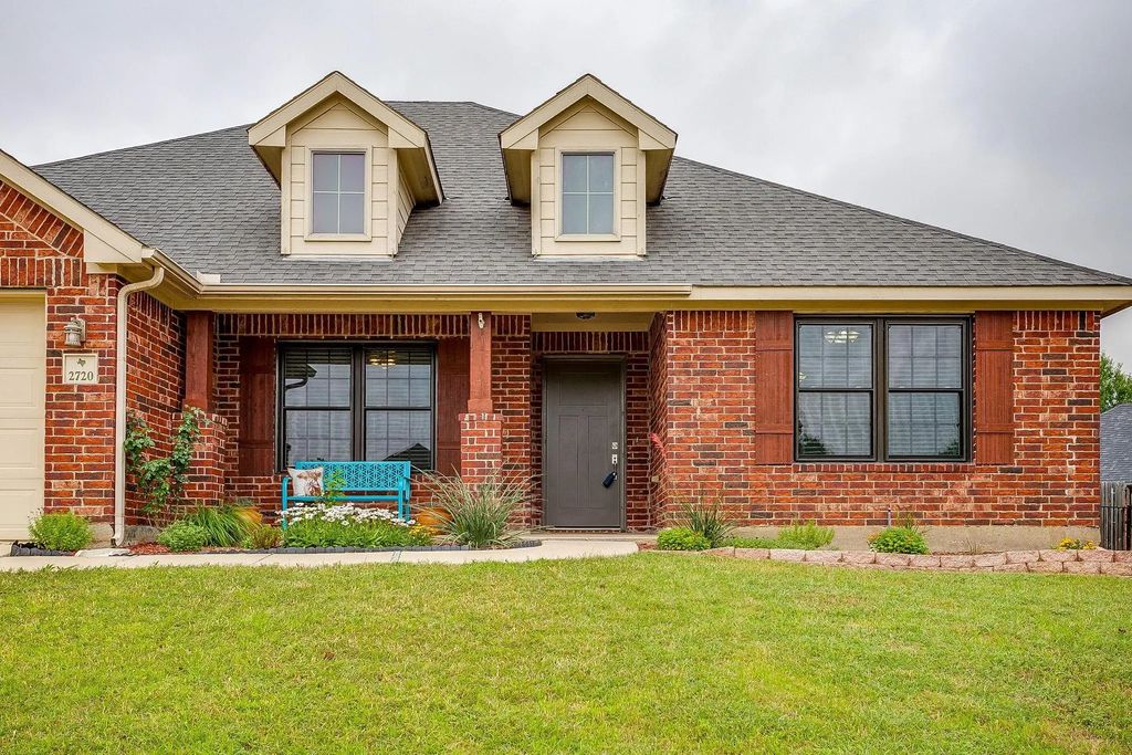 2720 Pinnacle Drive, Burleson