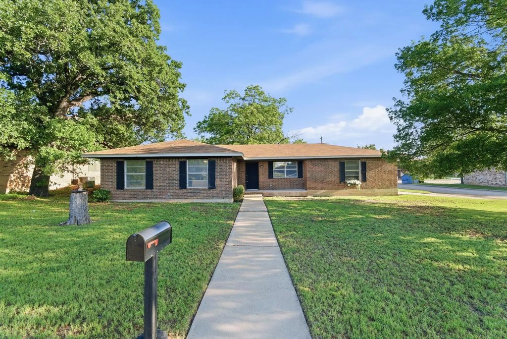 1400 Royal Lane, Cisco