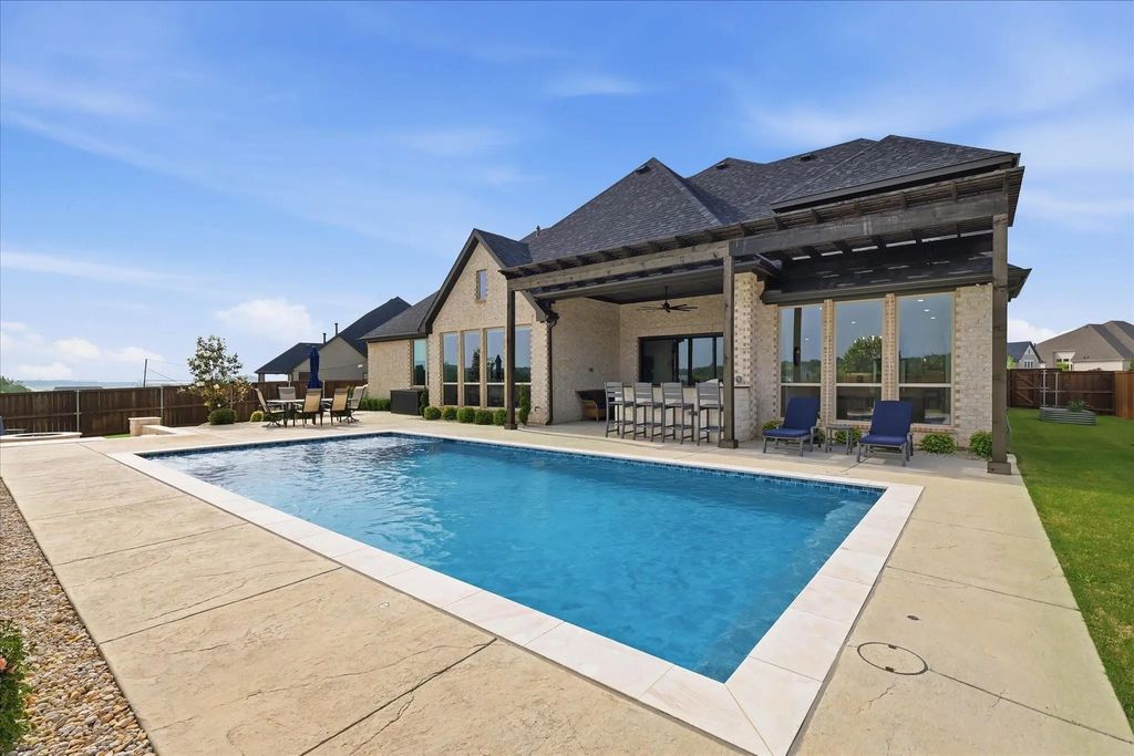 7405 Canyon Point, Argyle