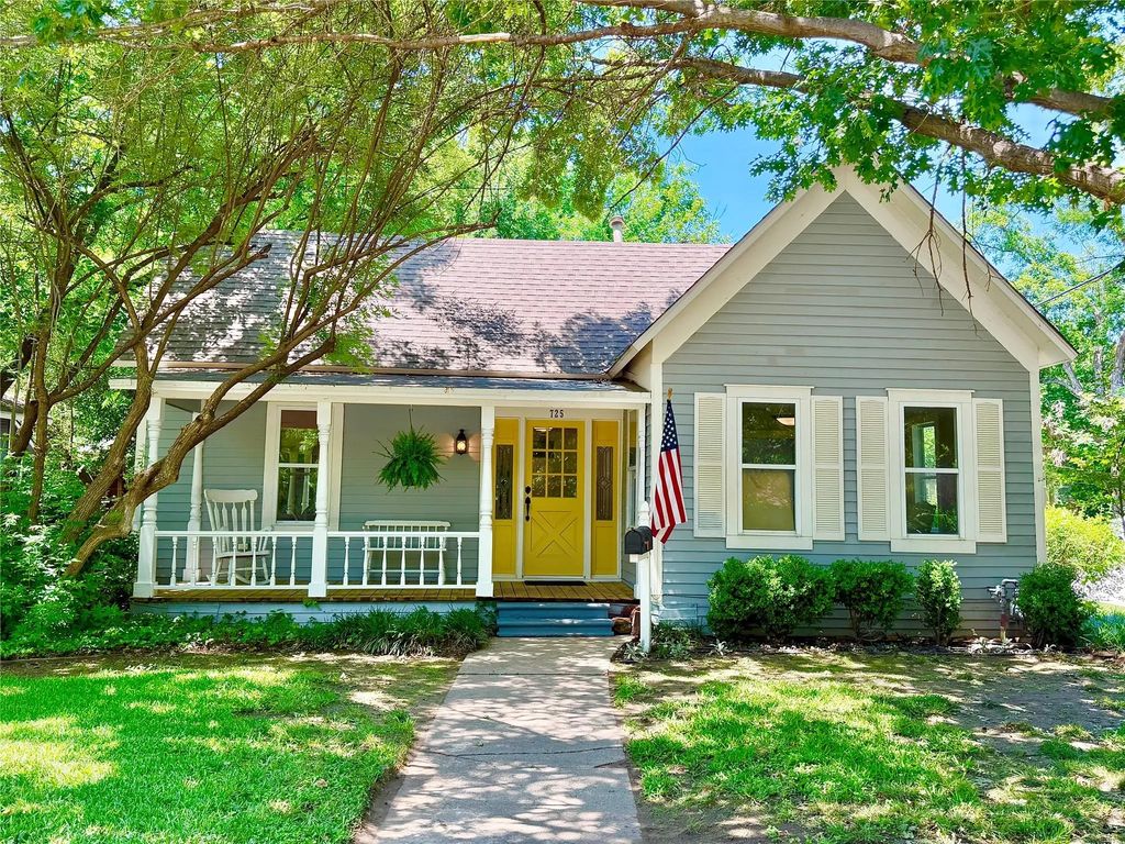 725 Bolivar Street, Denton