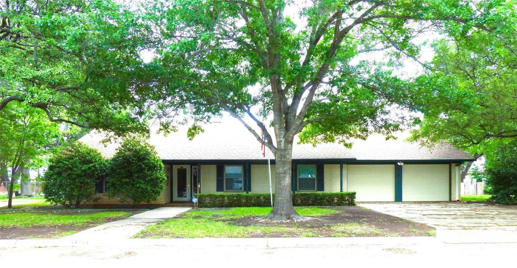 2105 Stanton, Brady