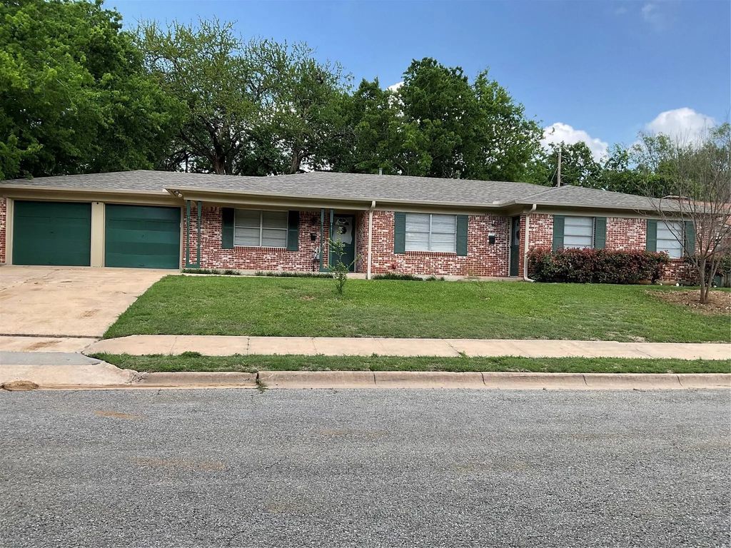 2413 N Lockhart Street, Sherman
