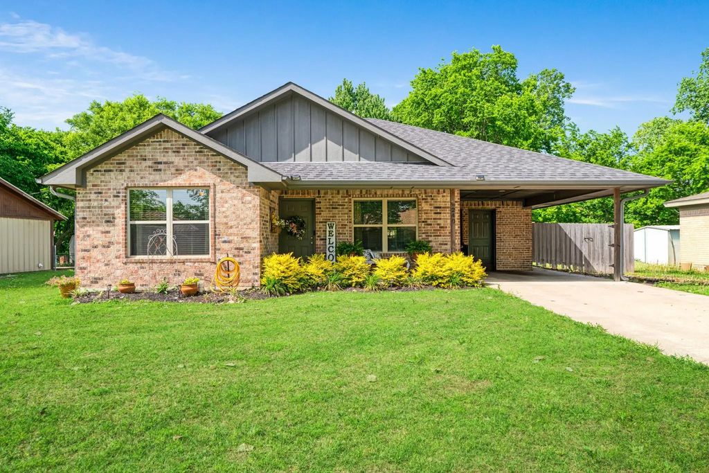 240 Elizabeth Lane, Blossom