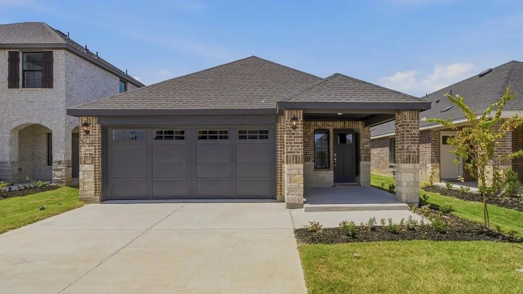 2005 Whispering Lane, Celina