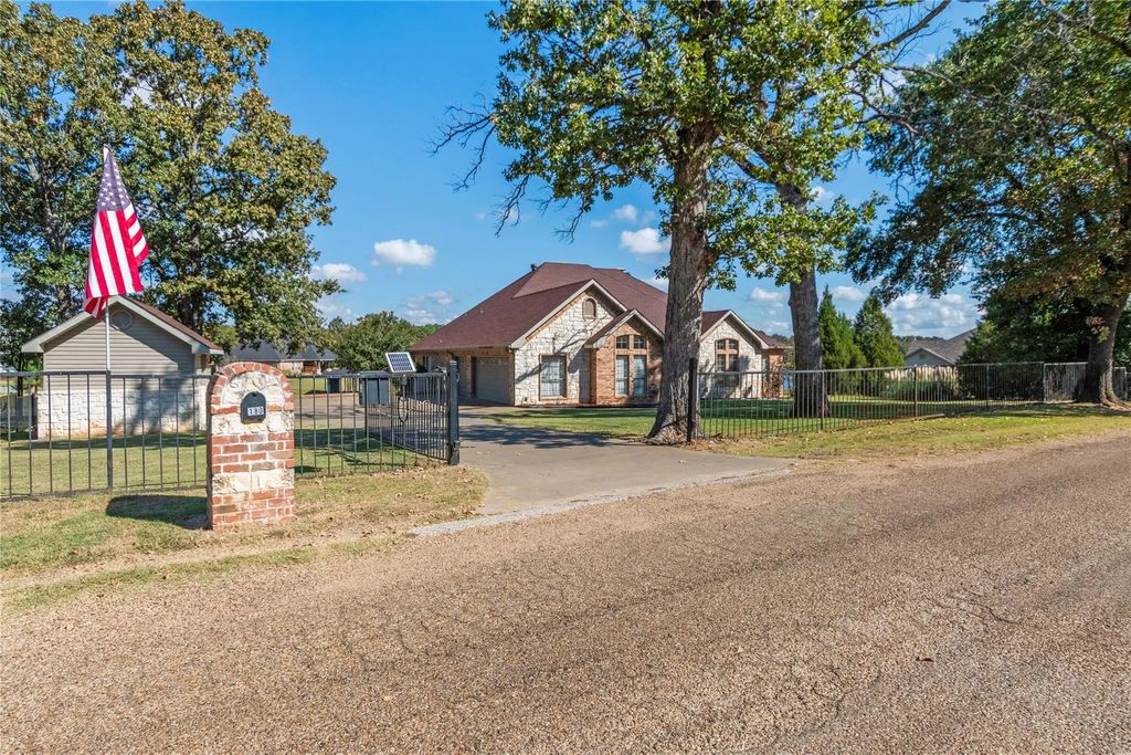 180 Surls Drive, Mabank