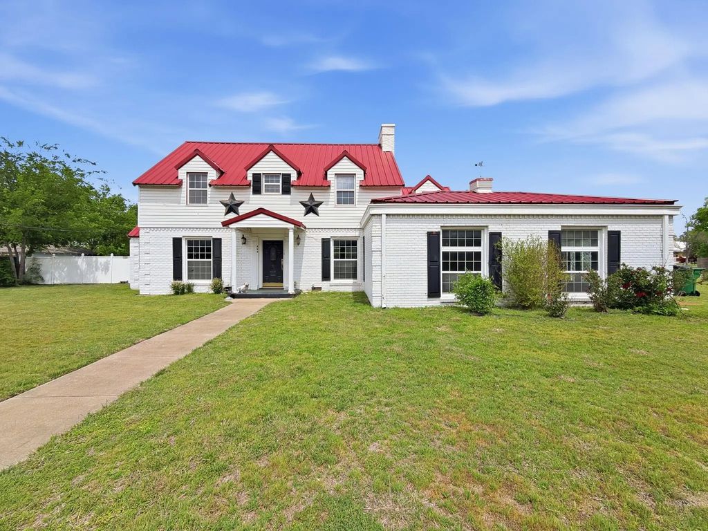 609 E Main Street, Hamilton