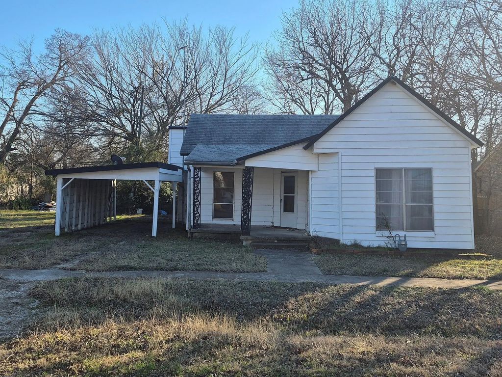 307 W Spruce Street, Whitewright