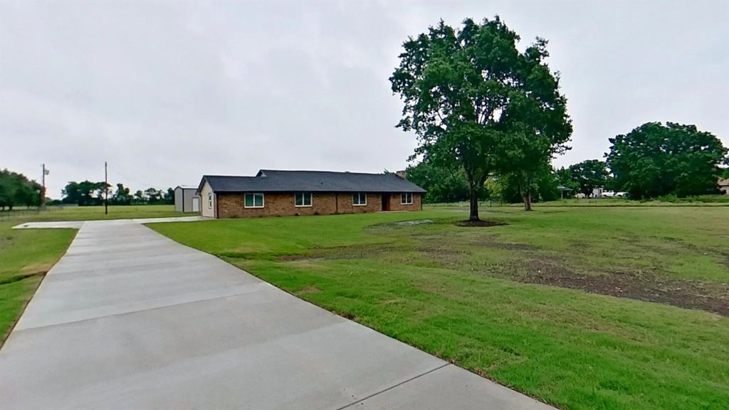 423 Fm 2377, Red Oak
