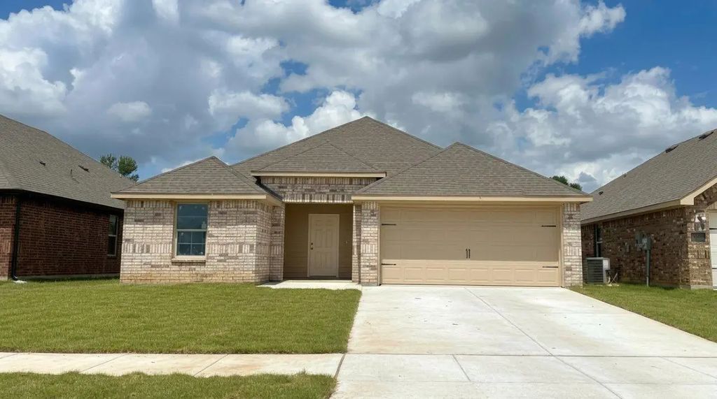 3300 Charleston Drive, Ennis