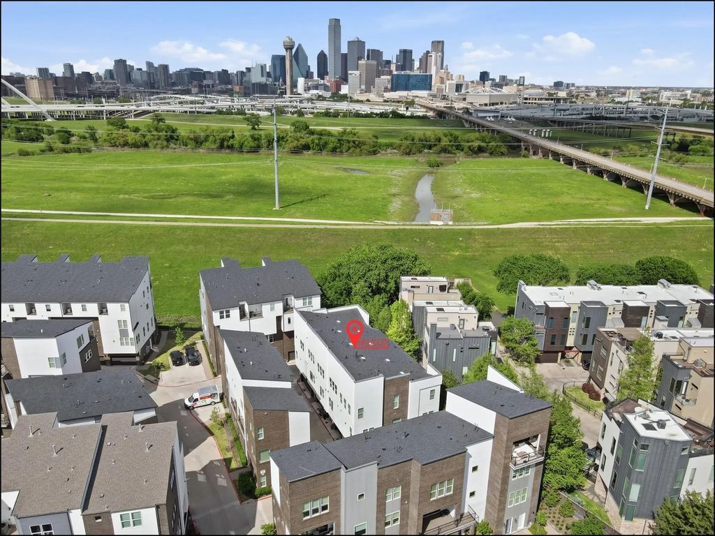 381 E Greenbriar Lane 1002, Dallas