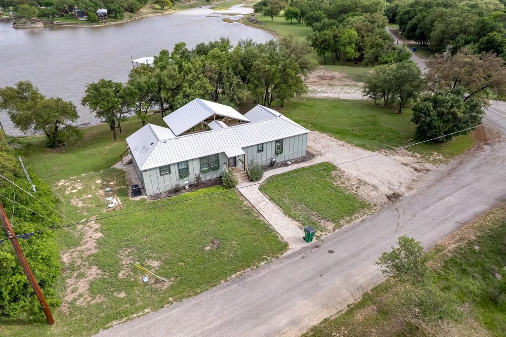 7950 County Road 550, Brownwood