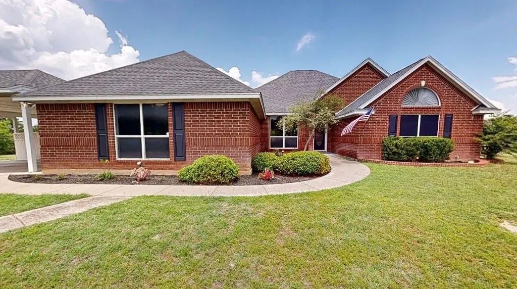 8816 Cleburne Highway, Granbury