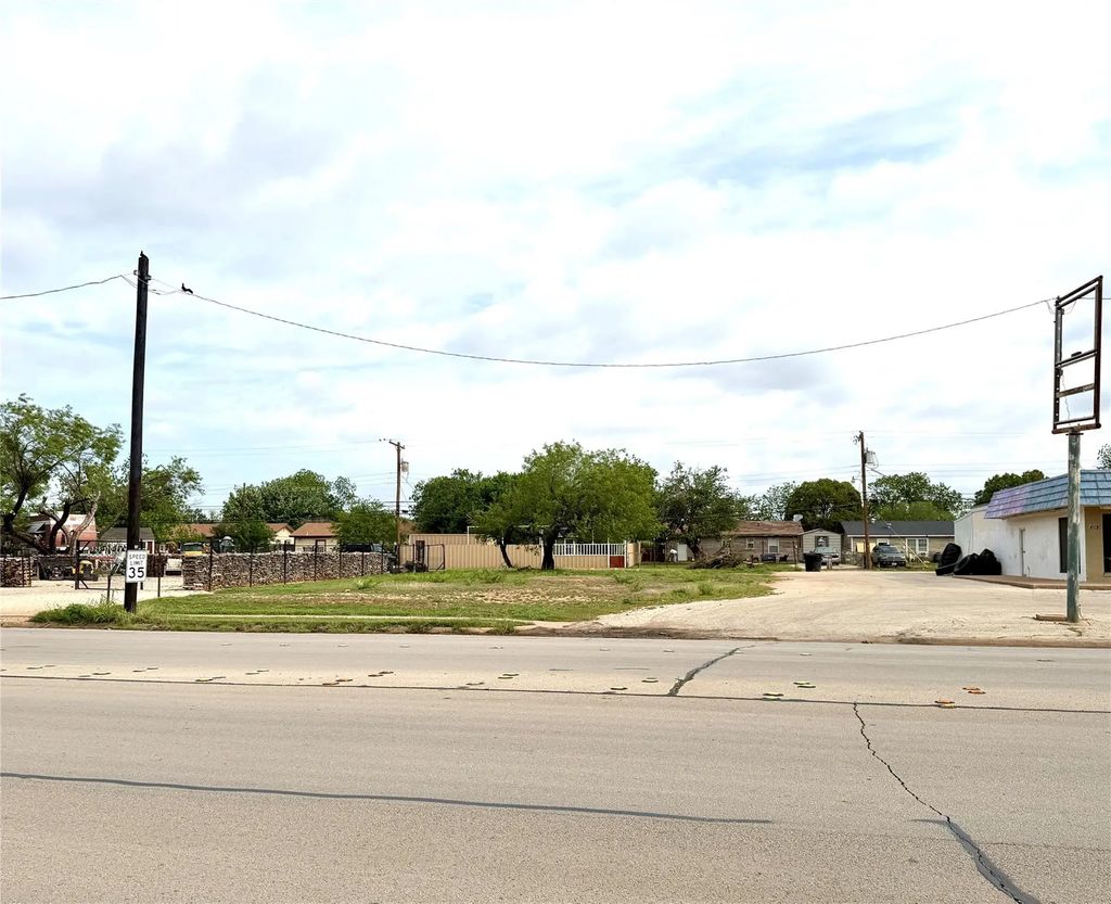 5226 S 7th Street, Abilene
