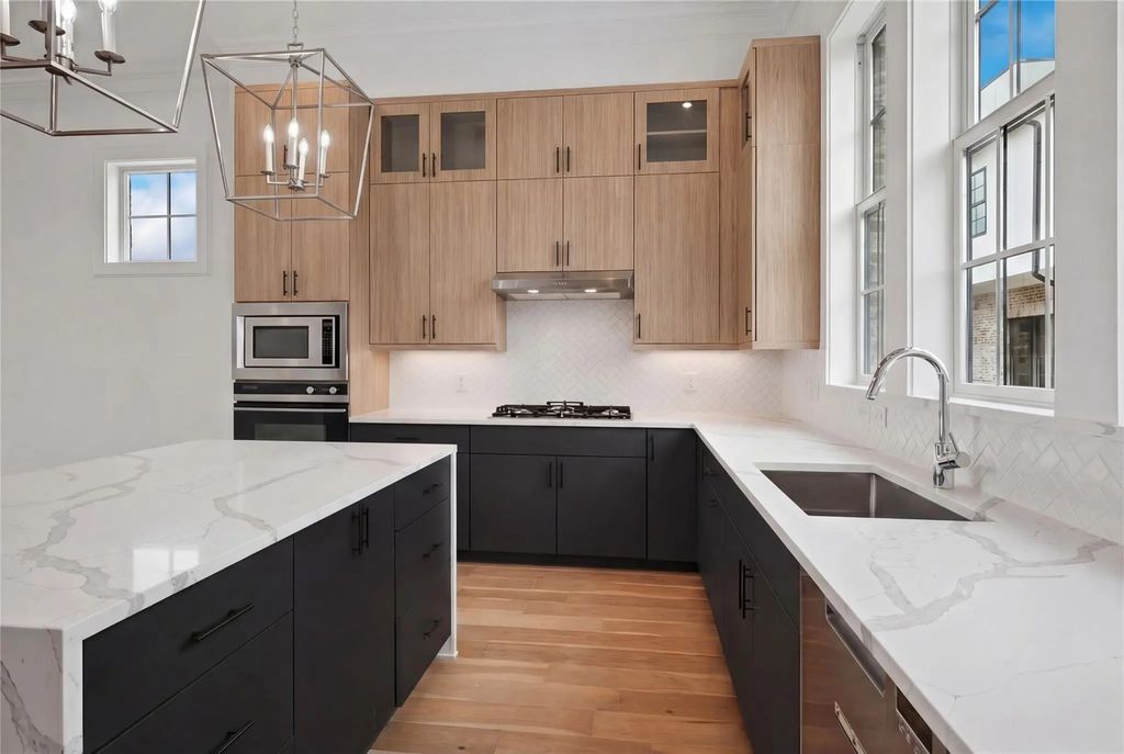 14956 Oak Street, Addison
