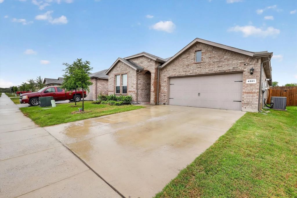 4501 Corktree Lane, Fort Worth