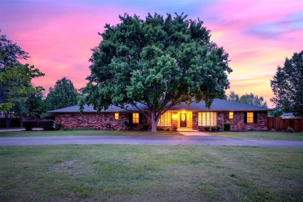 4607 Sachse Road, Sachse