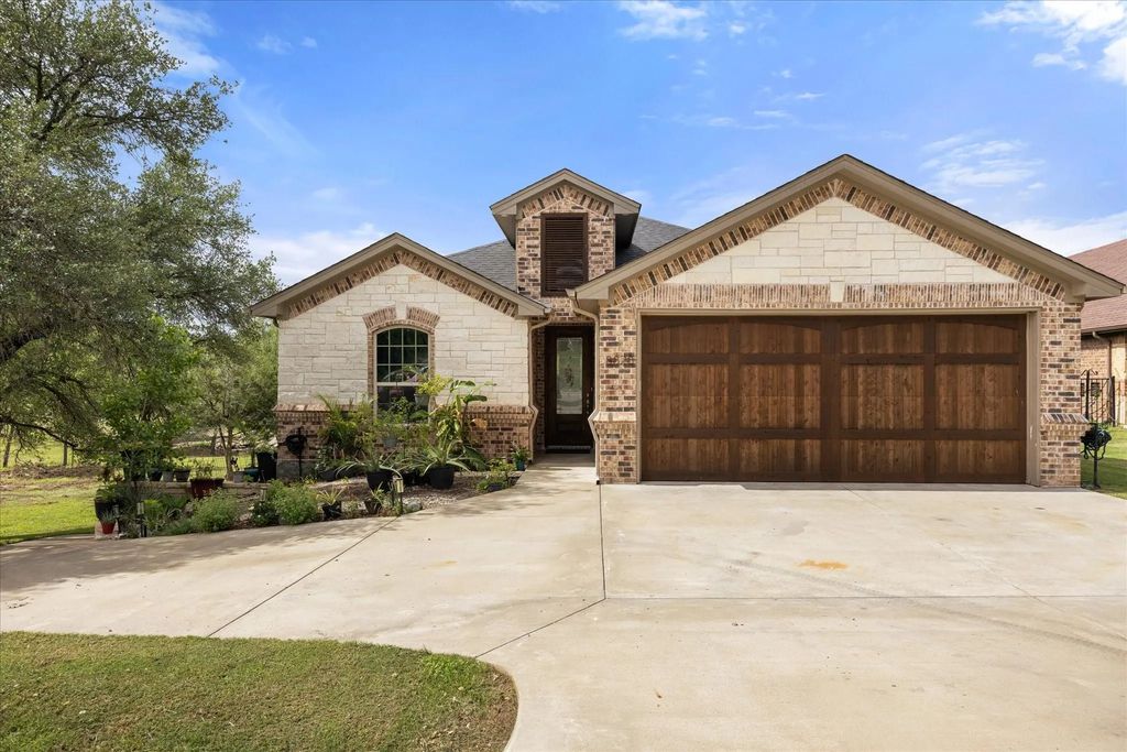 8828 Sundance Place Court, Granbury