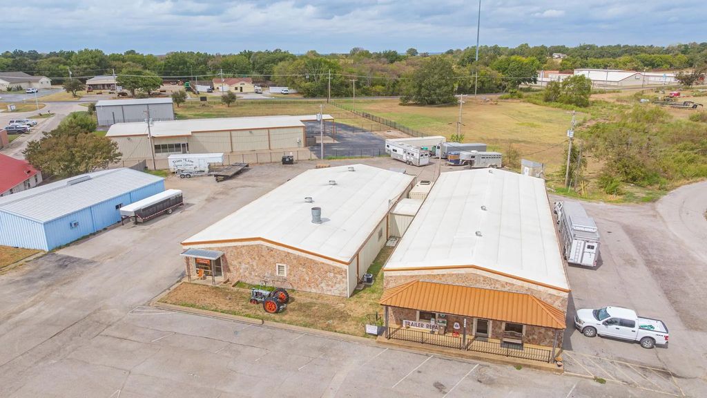 1200 S Highway 377, Pilot Point