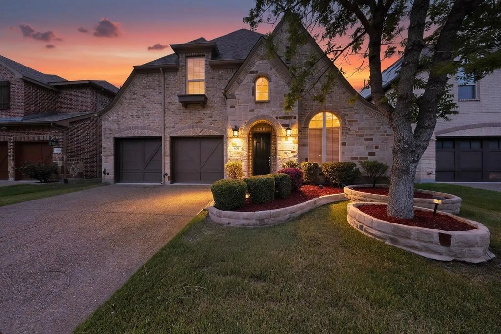 604 Warwick Boulevard, Lewisville