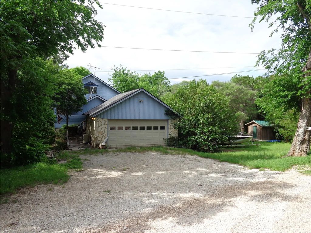 261 County Road 1766, Clifton