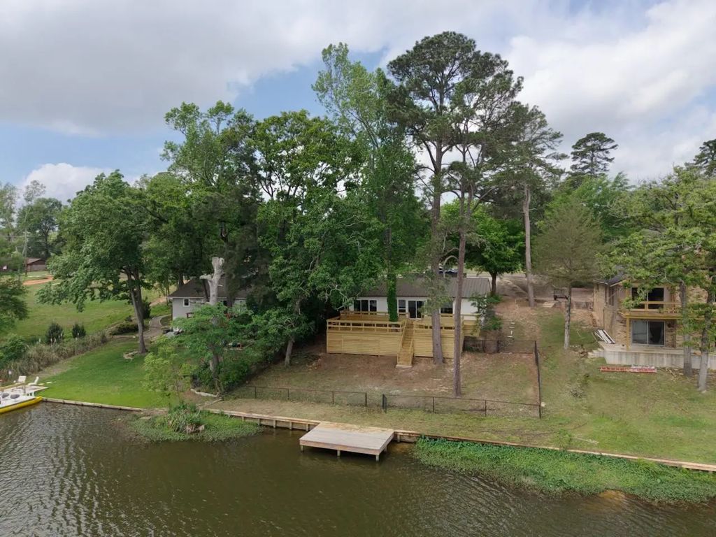 1221 Chateau Lane, Hideaway