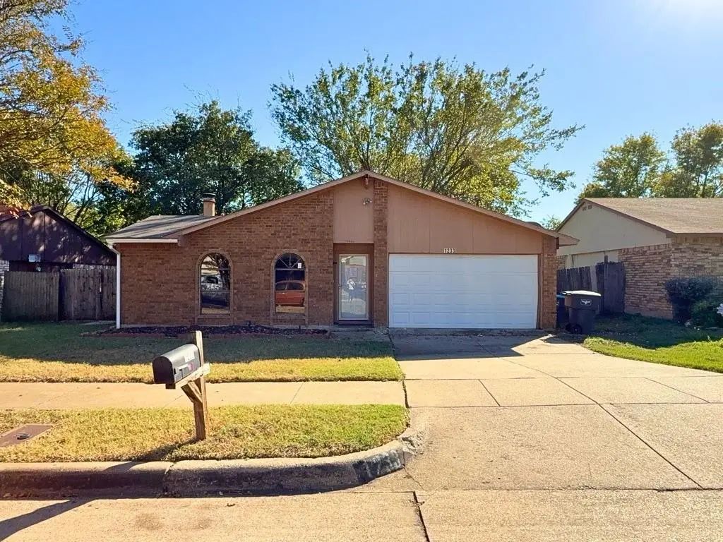 1233 Steinburg Lane, Fort Worth