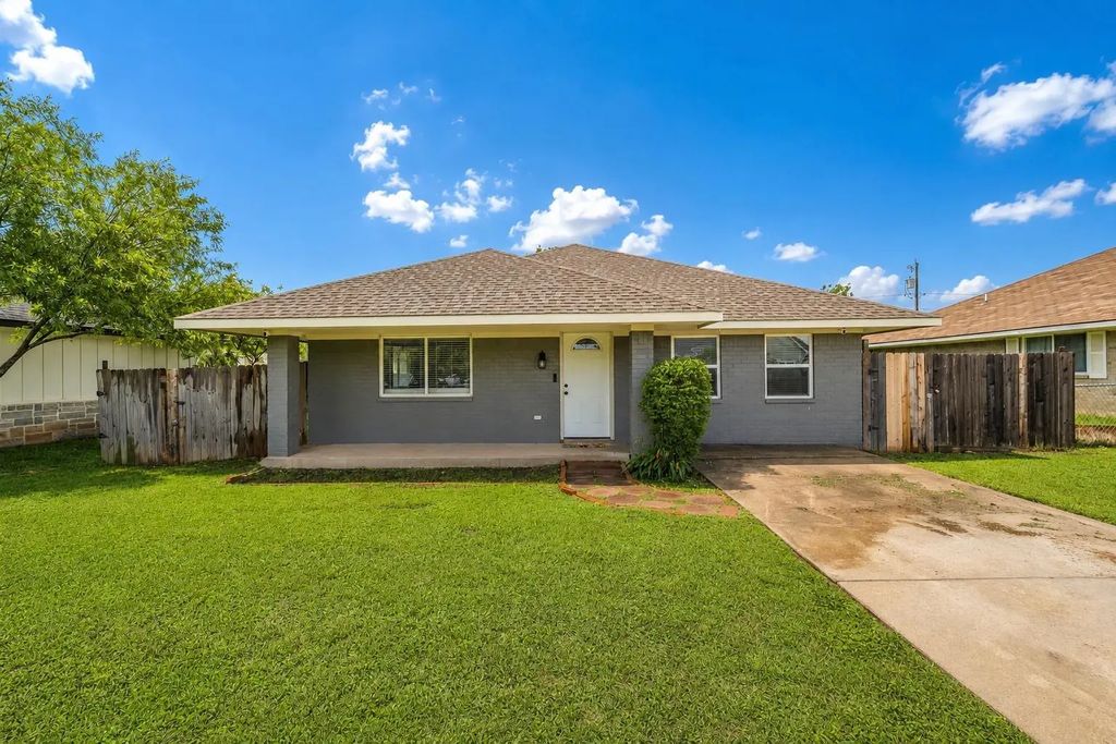 408 Little Avenue, McGregor