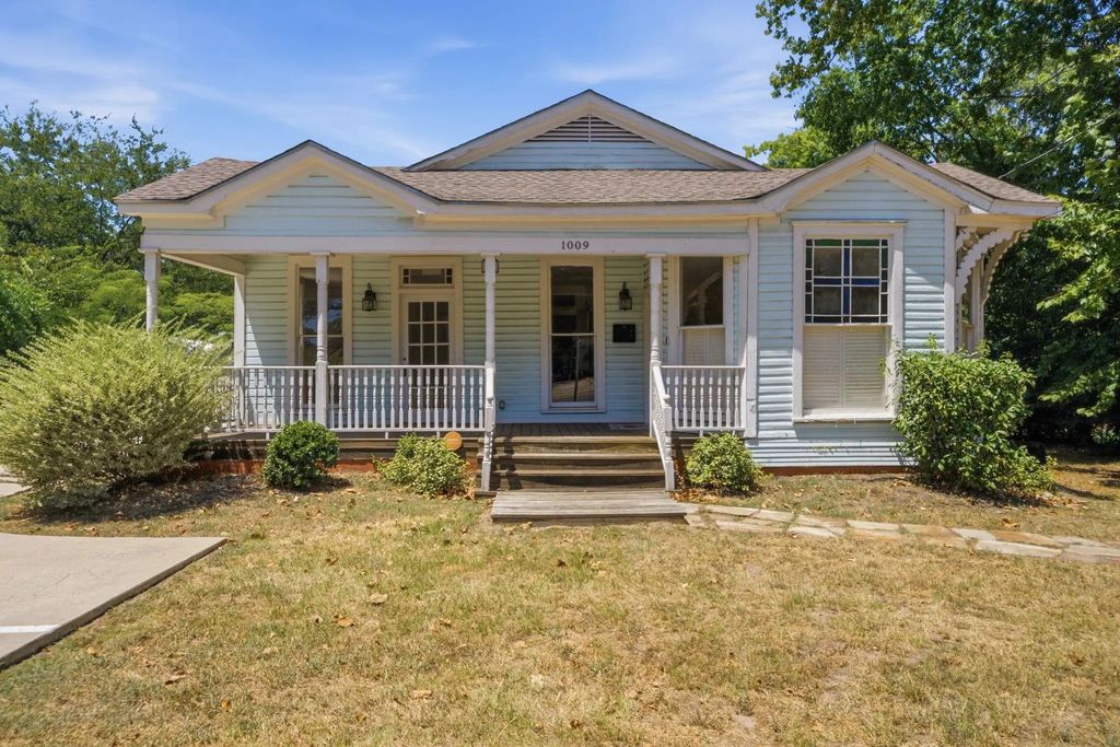 1009 N Pacific, Mineola