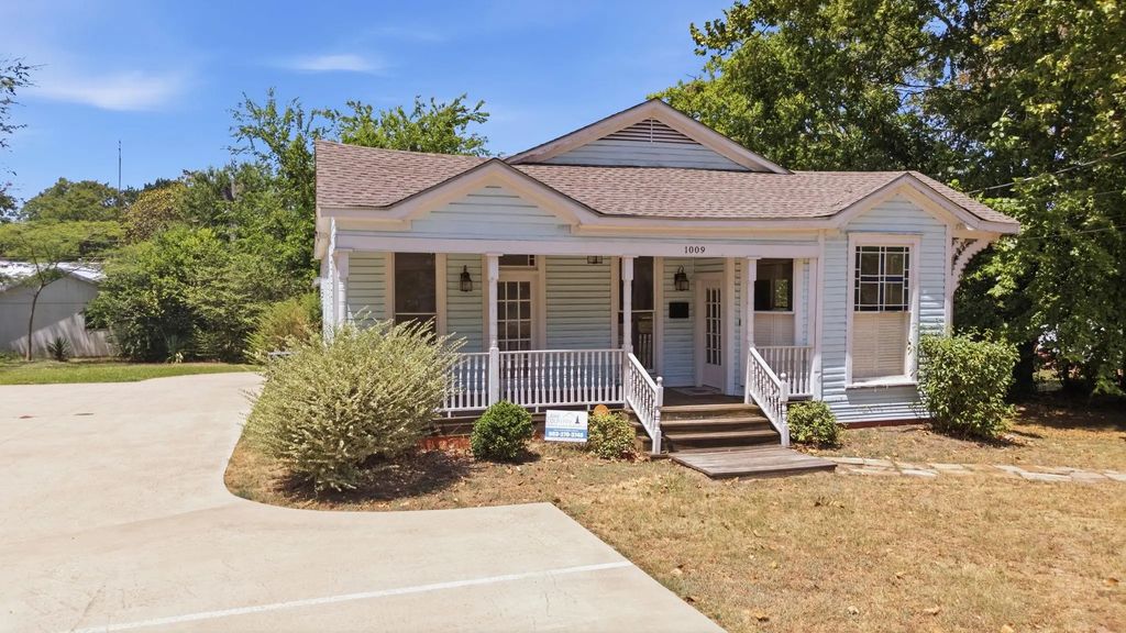 1009 N Pacific, Mineola