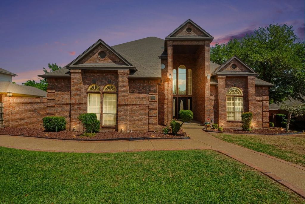 5205 Vicksburg Drive, Arlington
