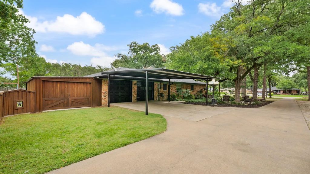 313 Shadywood Lane, Seagoville