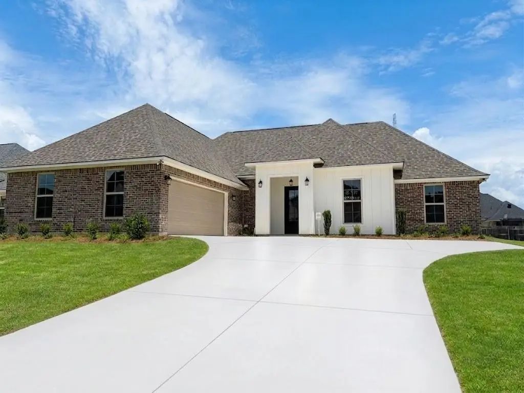 267 Woodcrest Drive, Stonewall