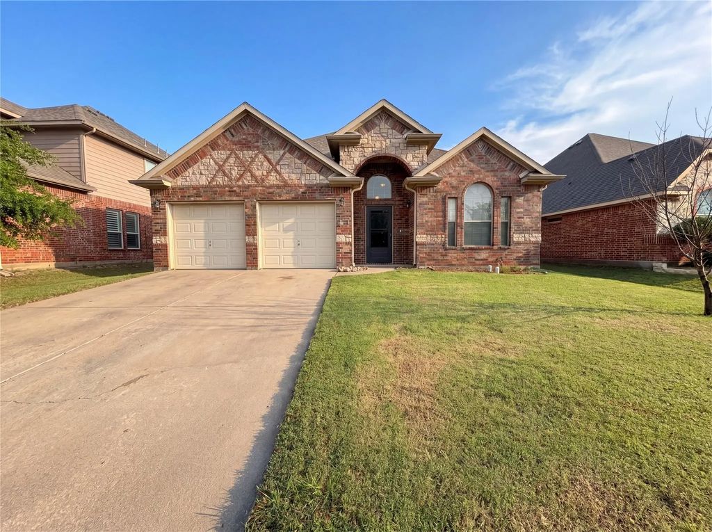 9816 Mullins Crossing Drive, Fort Worth