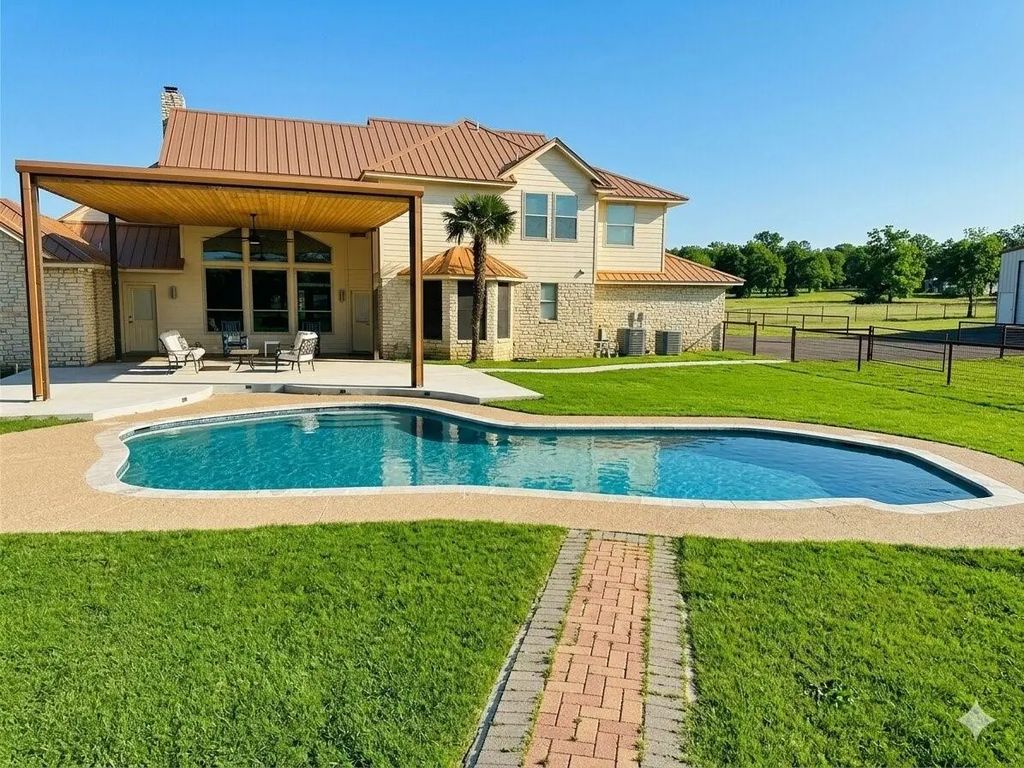 4895 Meadow Breeze Court, Fort Worth