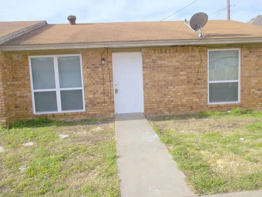 1502 Cardinal Drive, Ennis