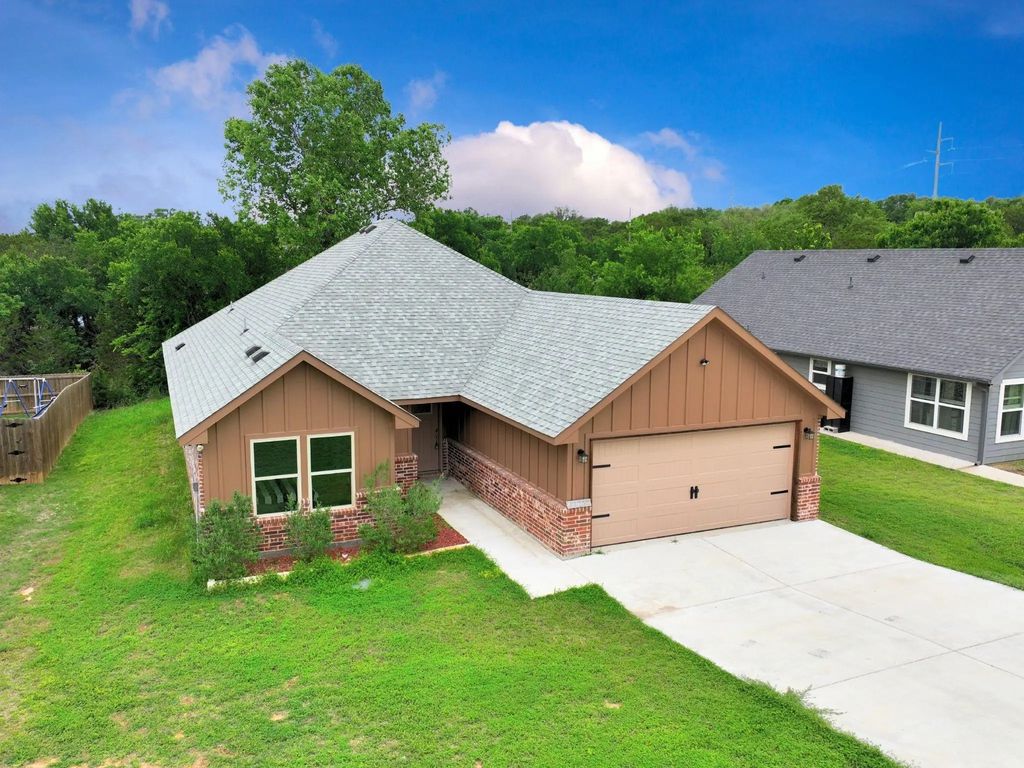 2615 San Gabriel Drive, Granbury