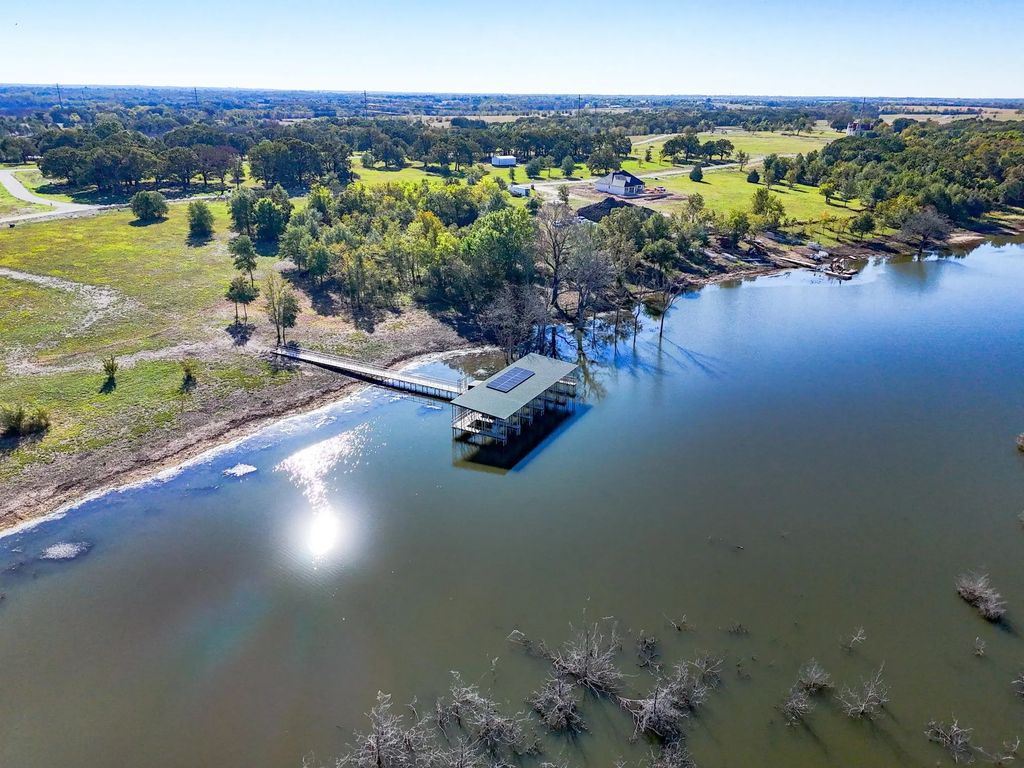 630 Waters Way, Dodd City
