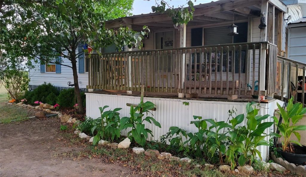 806 N Fm 1752, Savoy