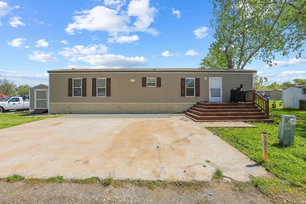 110 Knollwood Drive, Knollwood